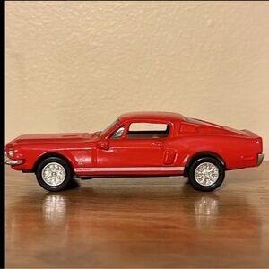 ERTL Vintage Vehicles 1968 Shelby GT Die Cast Car